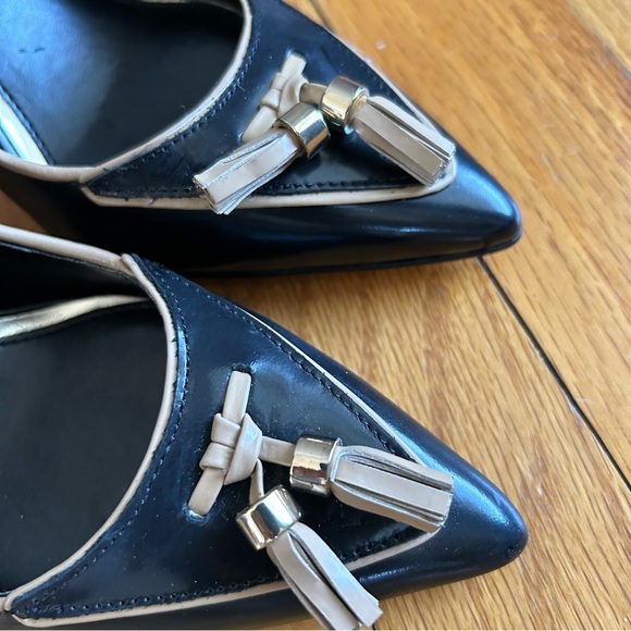 WHBM Black Leather 3.5” Inch Heel with Tan Piping and Tassel Detail. Size 8 - Picture 4 of 6